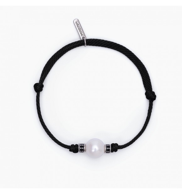 Pulsera de plata 925 rodiada con cordón negro, perla blanca 11-12 mm e inserciones con circonitas negras 1,
2 mm, longitud ajustable de 18 a 21 cm