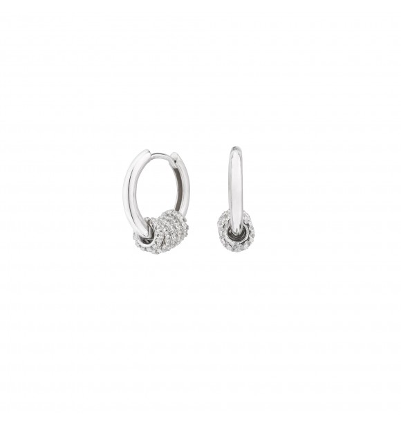 Pendientes tipo criolla de plata y argollas decorativas con circonitas.