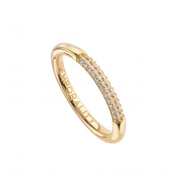 Anillo de plata chapado en oro amarillo con detalle de pavé